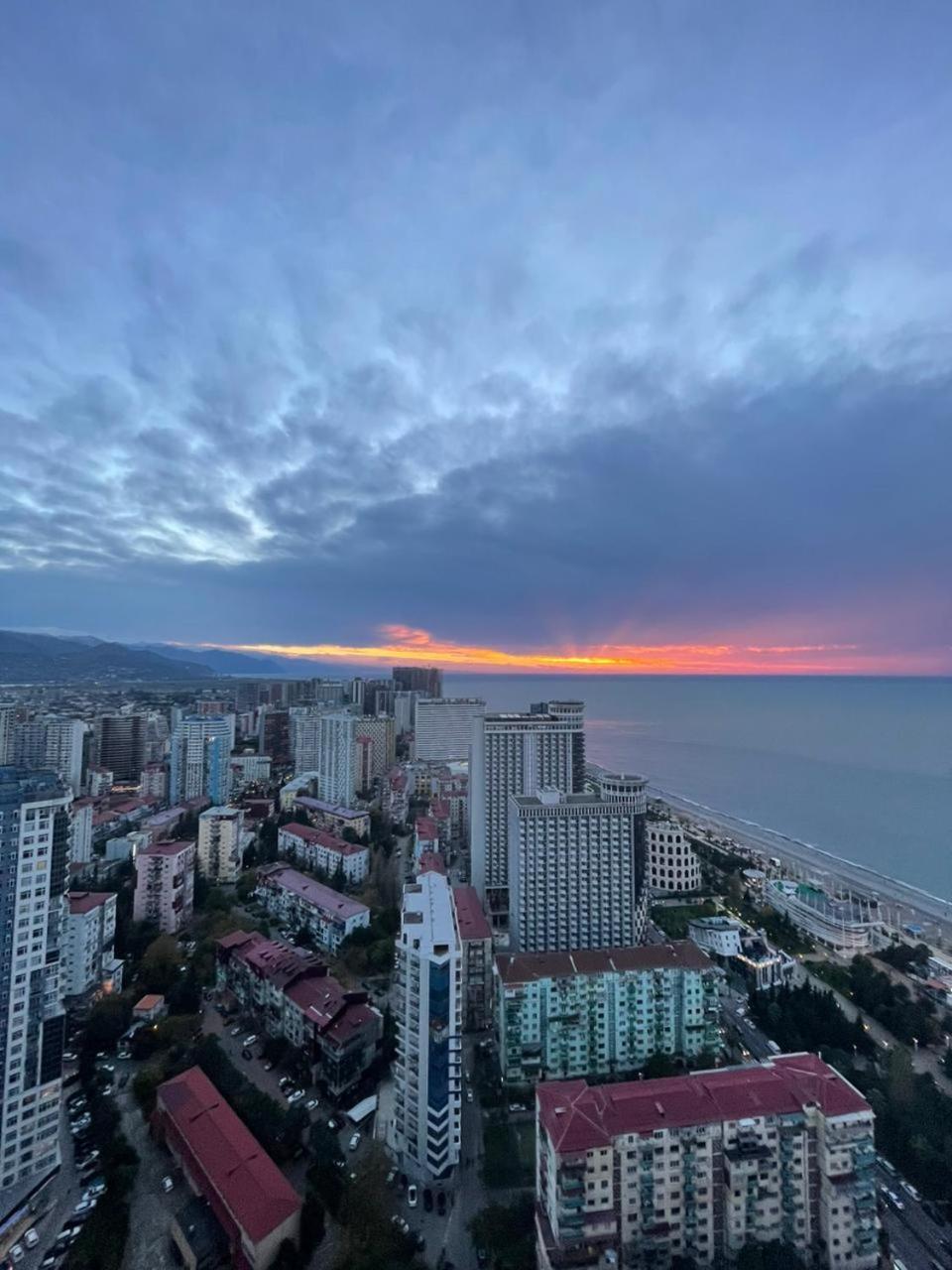 Orbi Сity Sunny Apartments High Floor Batumi Exterior photo